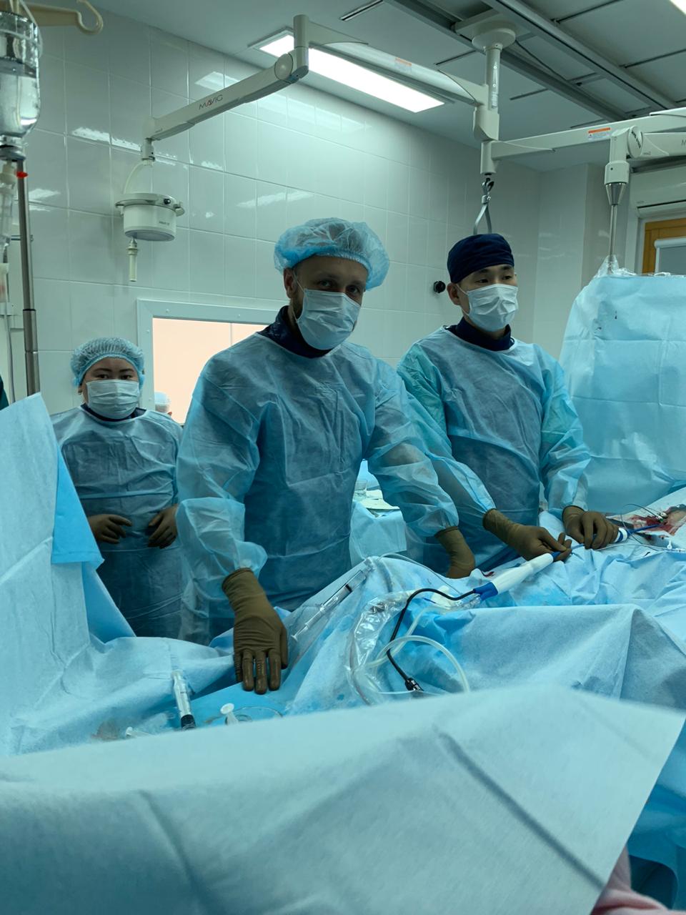 Операция 8 часов. Операция на сердце в кому на палат. Операция на сердце в кому человек и Узбекистан.